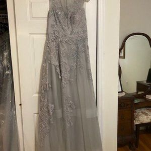 SIZE 12 - NEVER WORN TERI JON/RICKIE FREEDMAN GOWN
